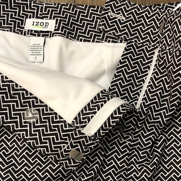 Izod Golf Black & White Geometric Print Skort - Picture 4 of 6